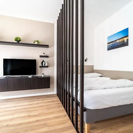Guesthost - Modern Flat X4 Near The Center Апартаменты Триест
