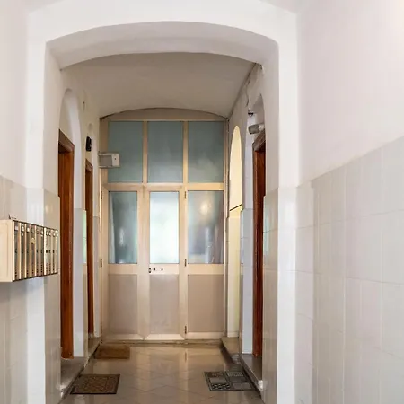 Guesthost - Modern Flat X4 Near The Center * Триест
