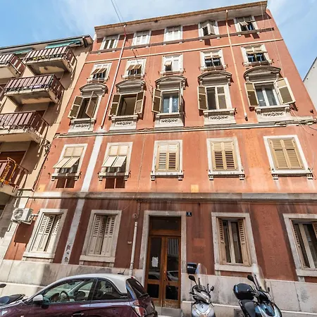 Guesthost - Modern Flat X4 Near The Center Апартаменты